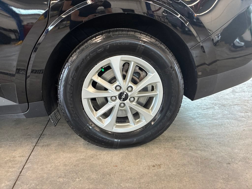 Certified 2024 Kia Carnival LX FWD image 14