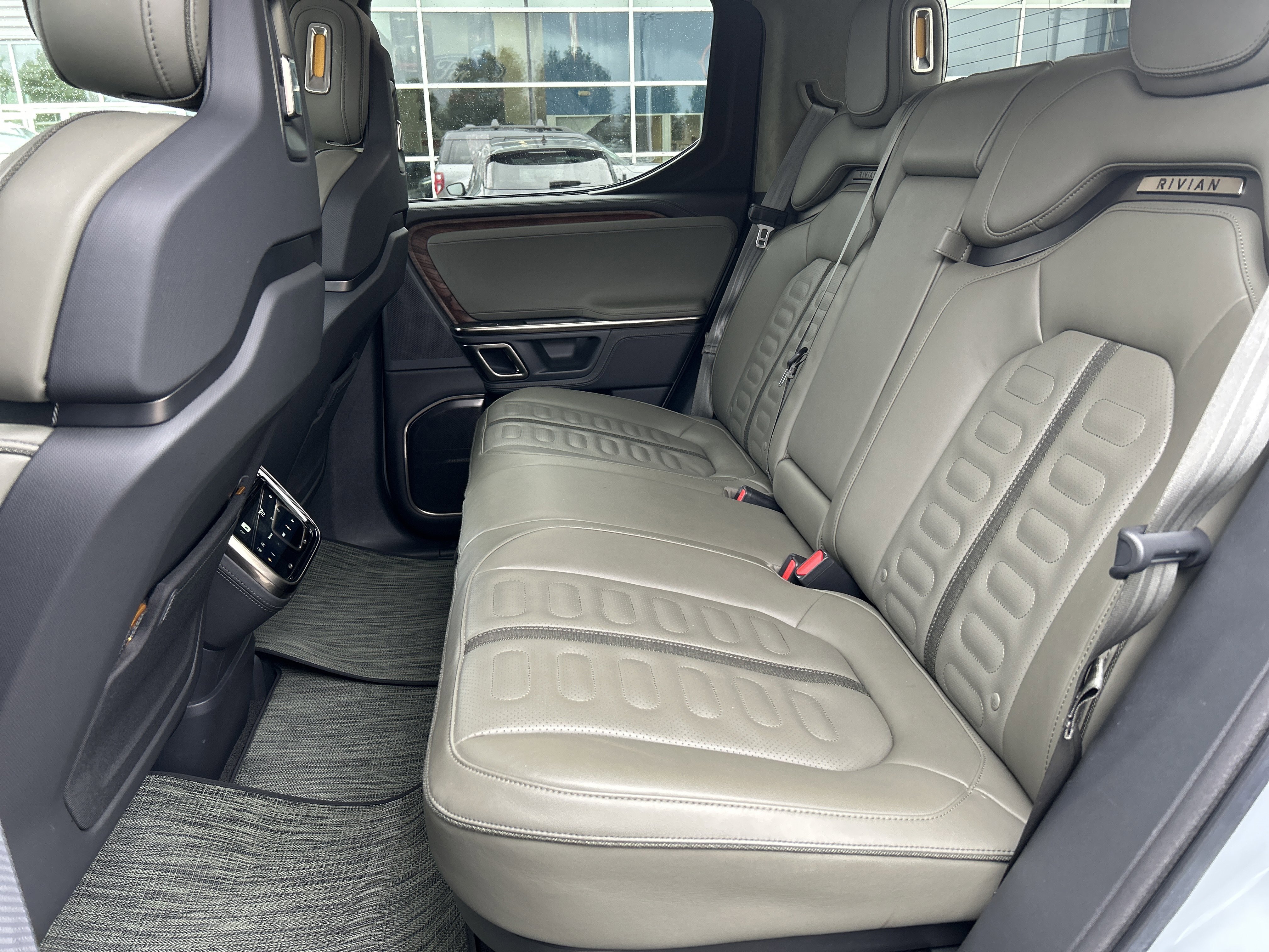 Used 2023 Rivian R1T Adventure AWD/4WD image 28