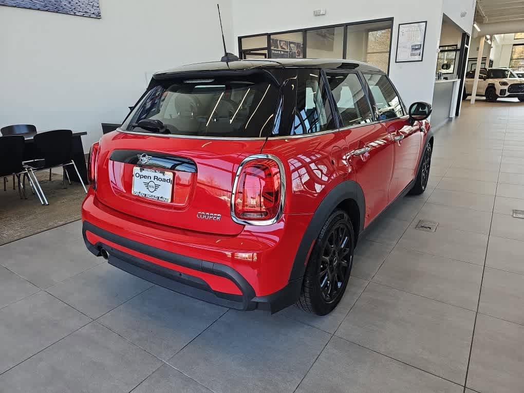 Used 2023 MINI Cooper 4-Door Hardtop FWD image 3