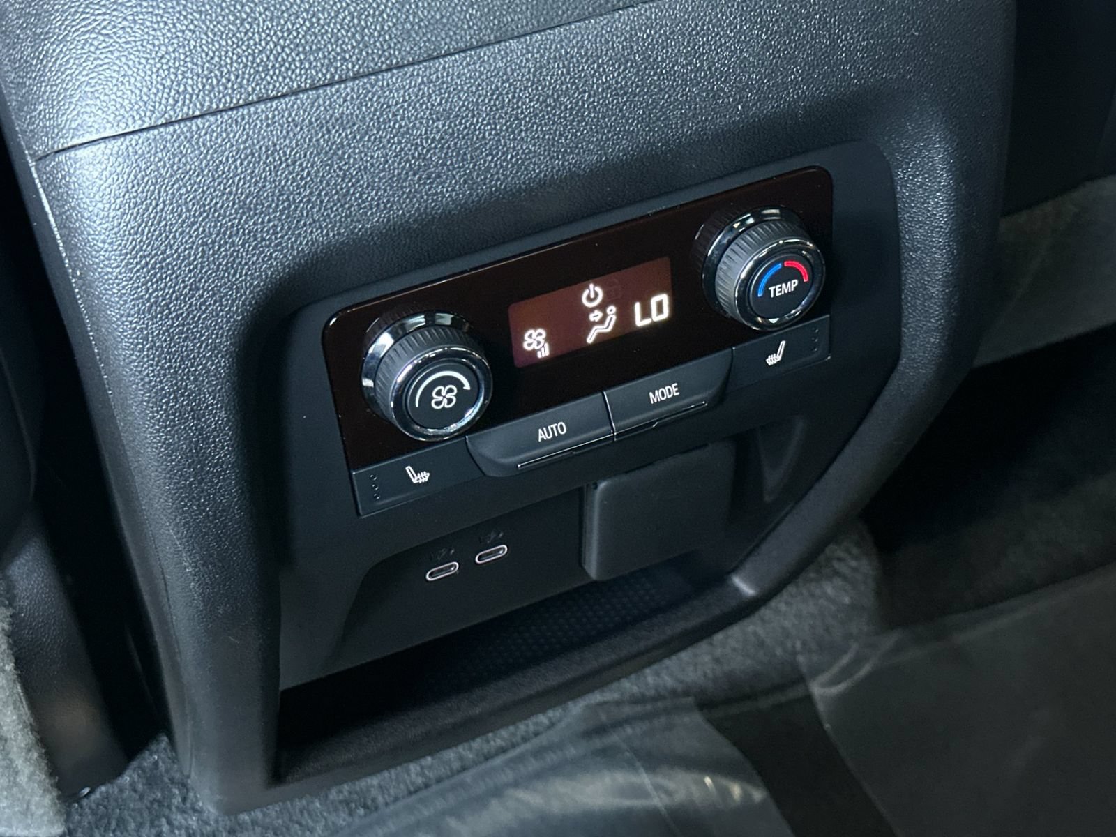 Used 2024 Chevrolet Traverse RS AWD/4WD image 13