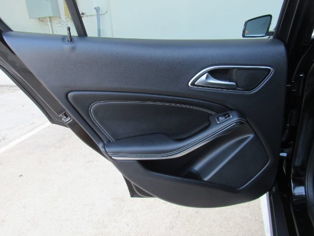 Used 2020 Mercedes-Benz GLA 250 w/ Premium Package image 19