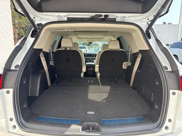 Used 2023 Buick Enclave Essence w/ Experience Buick Package FWD image 9