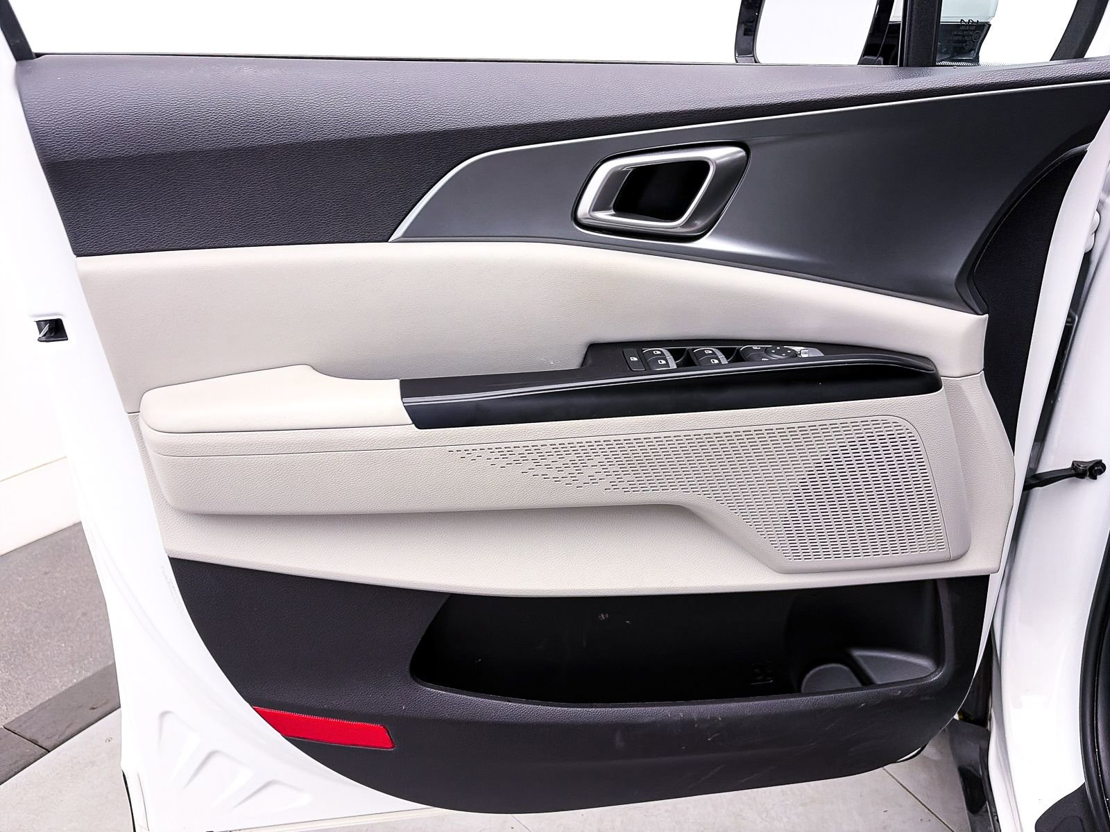 Used 2024 Kia Carnival LX image 15