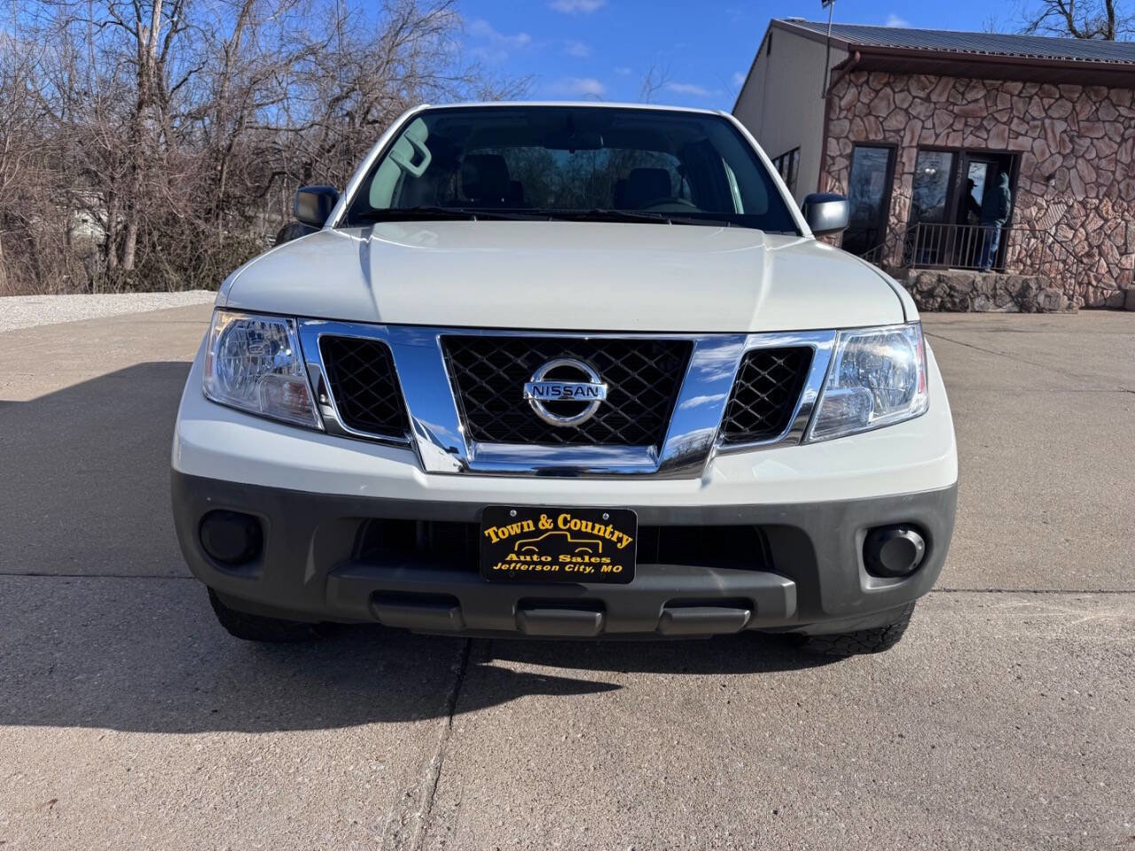 Used 2021 Nissan Frontier S RWD image 2