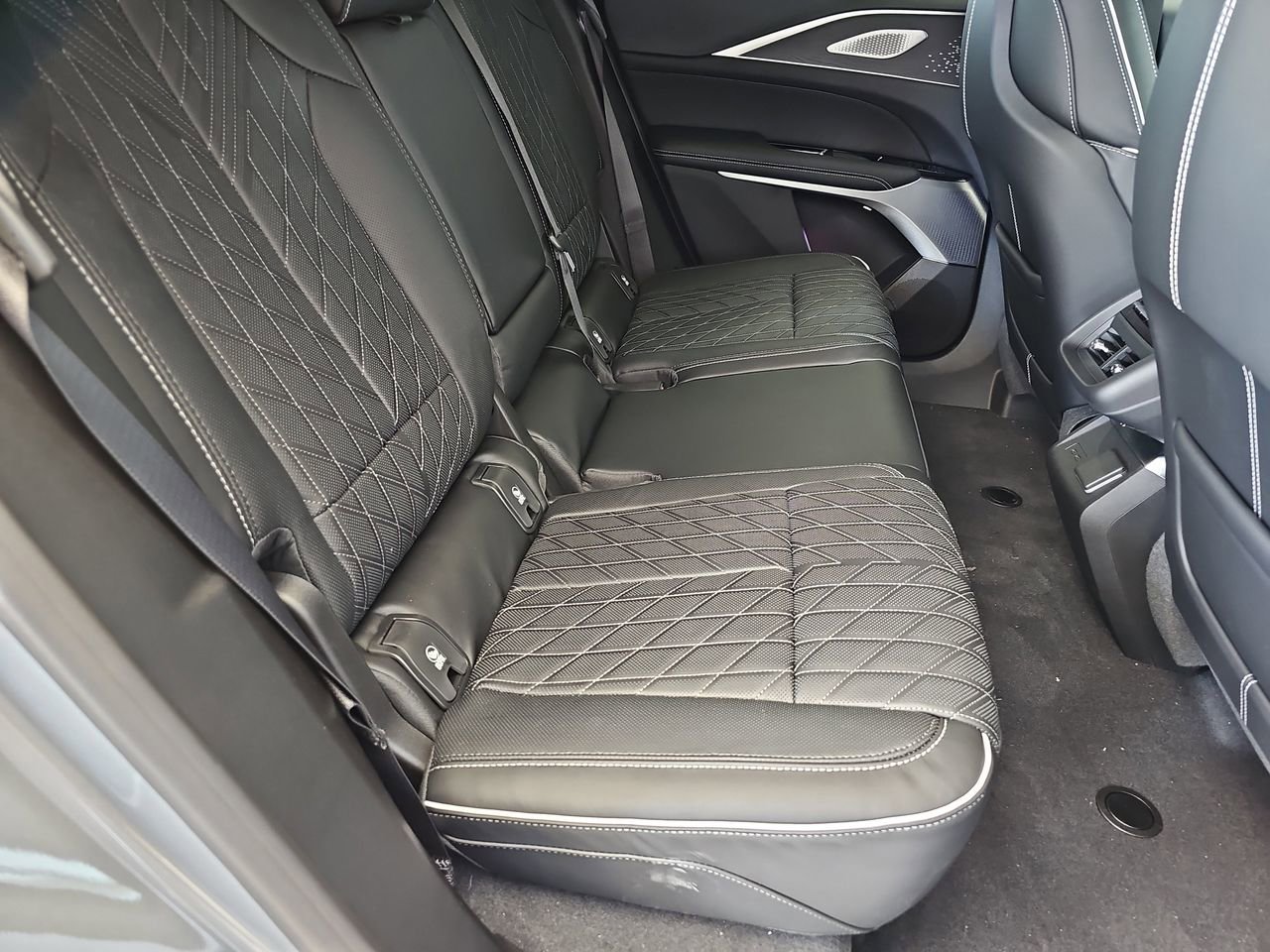 New 2026 Cadillac Lyriq V AWD/4WD image 14