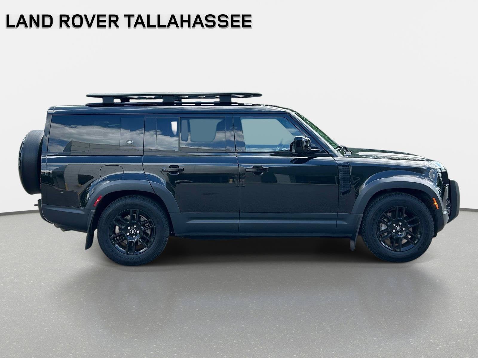 Used 2023 Land Rover Defender 130 SE AWD/4WD image 4