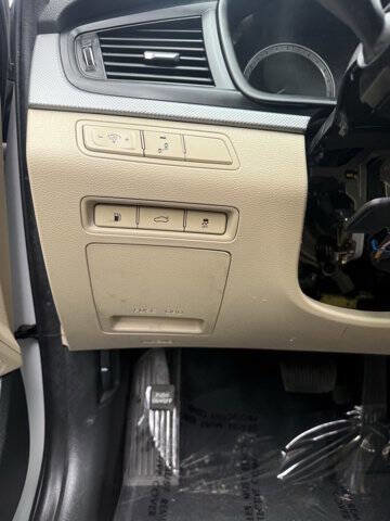 Used 2018 Hyundai Sonata SE FWD image 16