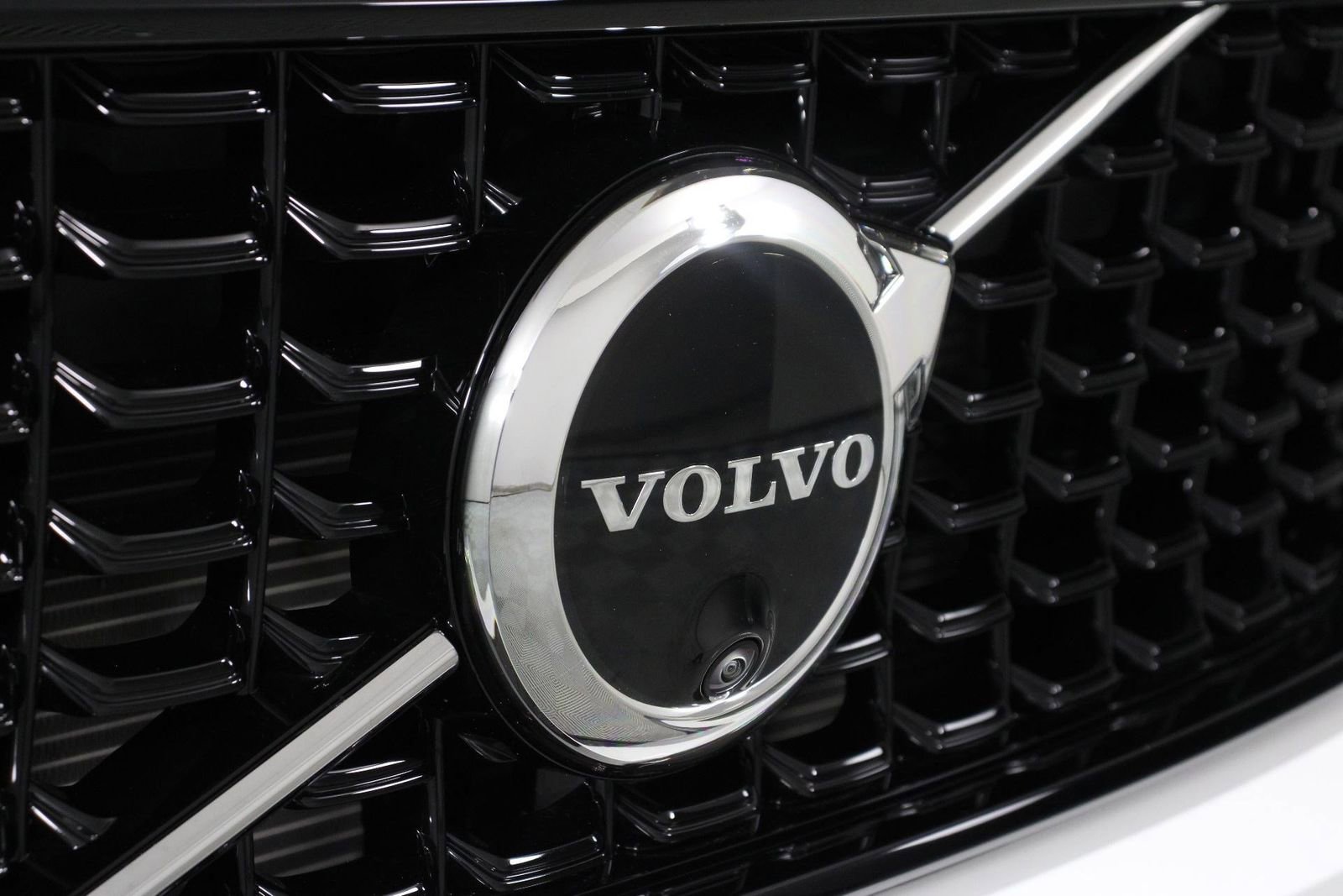 Certified 2026 Volvo XC40 B5 Plus w/ Protection Package Premier image 27