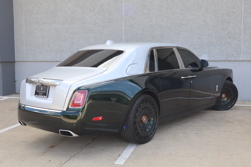 Used 2023 Rolls-Royce Phantom Sedan w/ Leather Finishing Pack RWD image 2