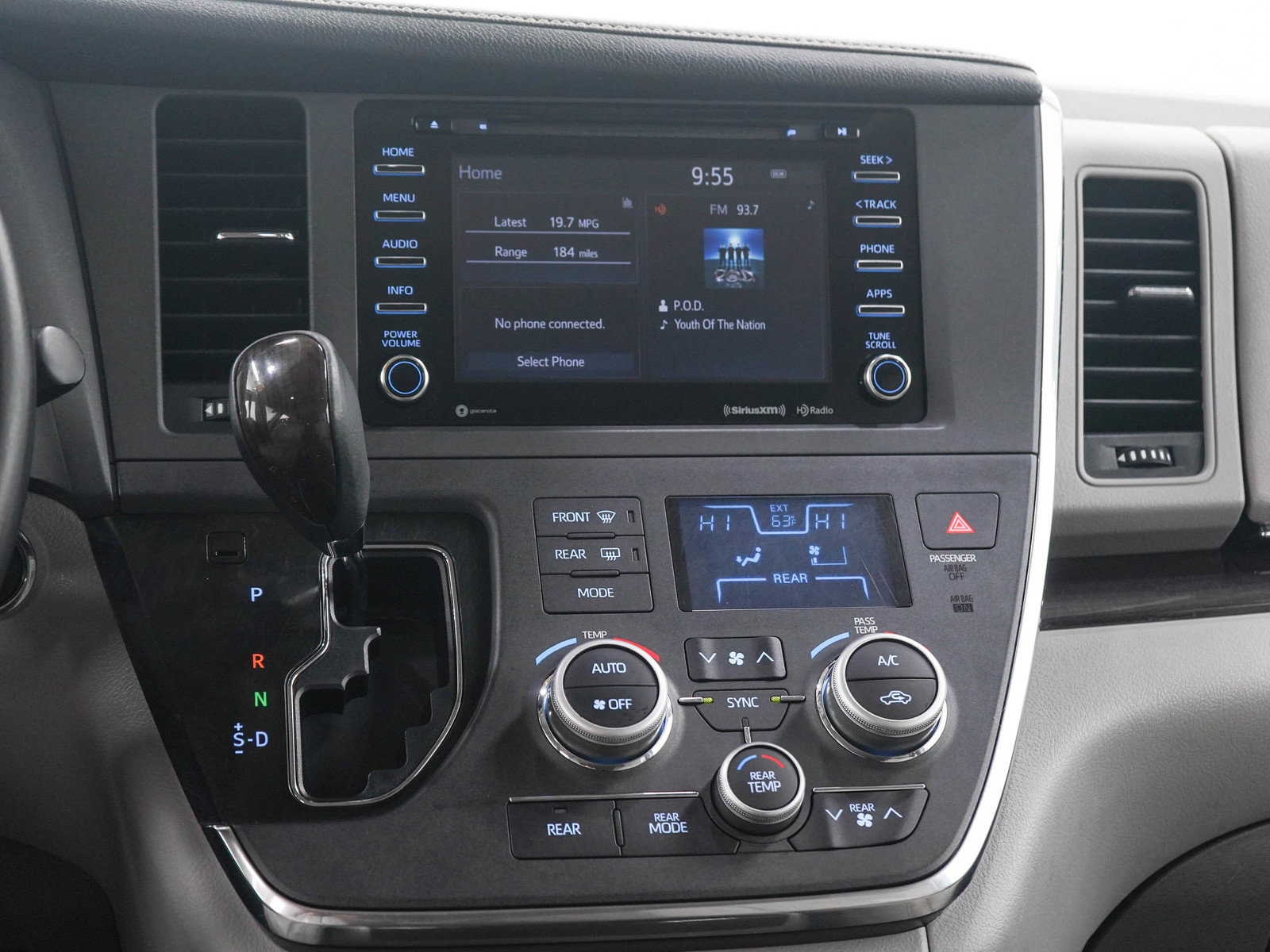 Used 2018 Toyota Sienna XLE FWD image 19