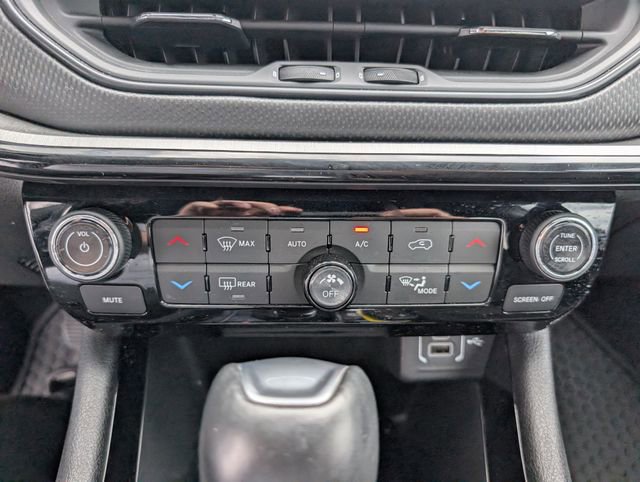 Used 2025 Jeep Compass Trailhawk AWD/4WD image 19
