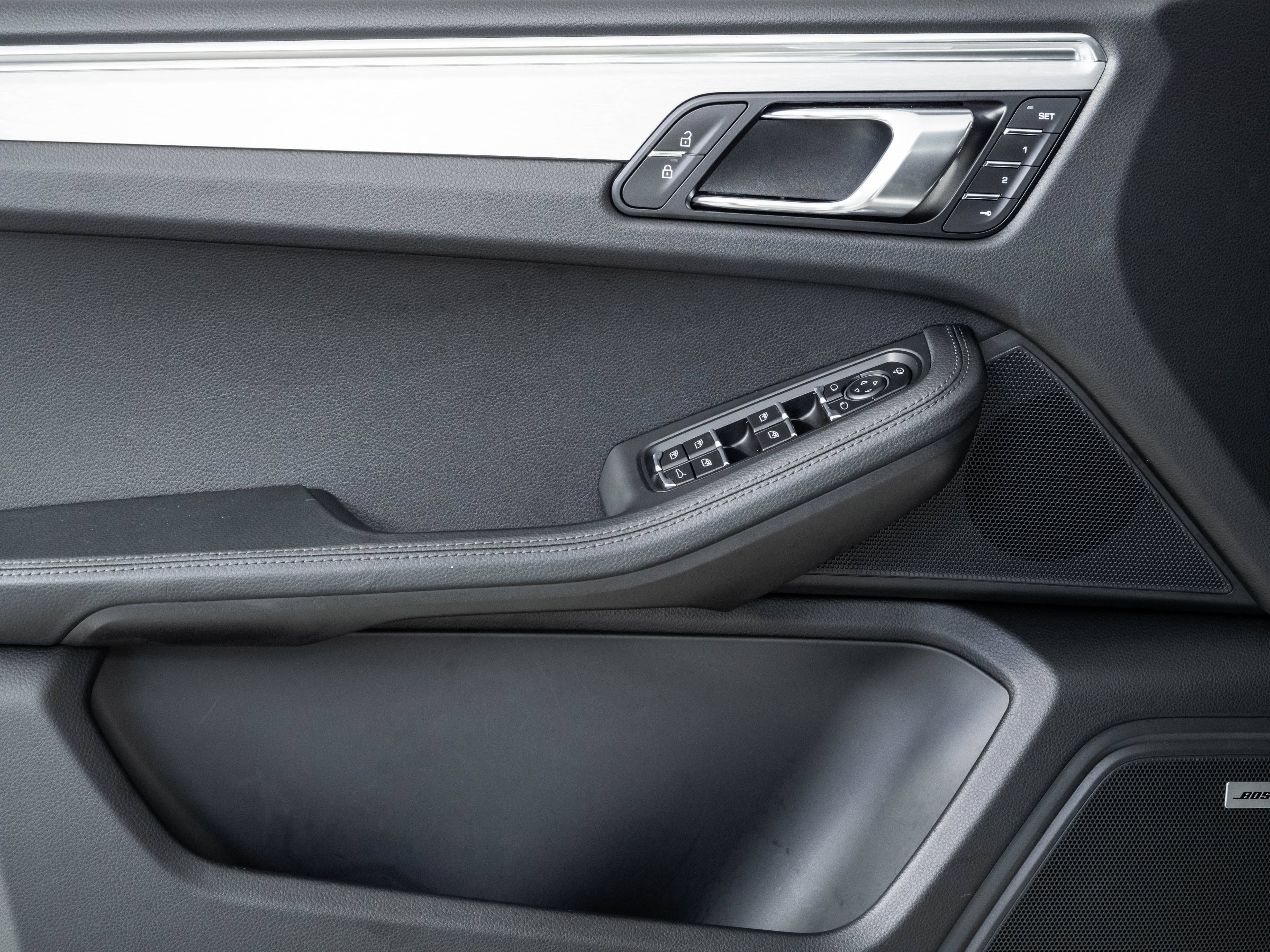 Certified 2026 Porsche Macan AWD/4WD image 6