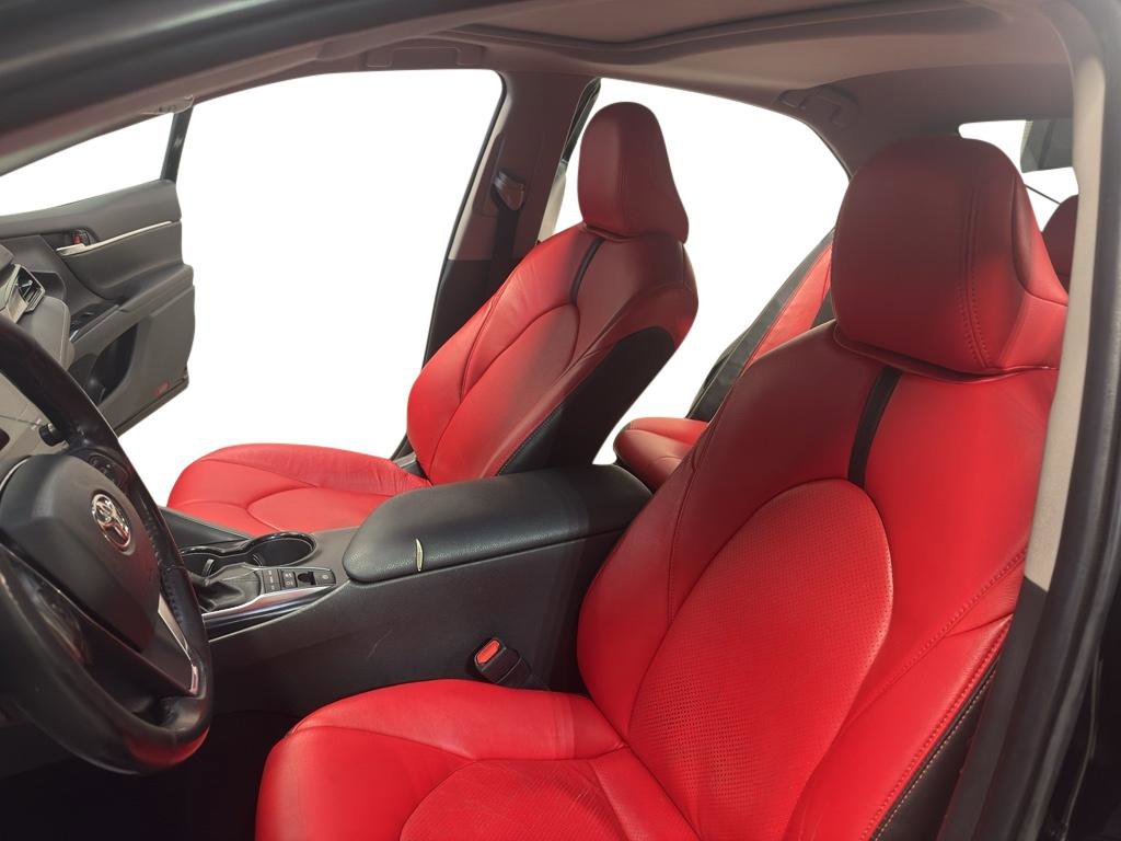 Used 2020 Toyota Camry SE w/ Sunroof Package image 15