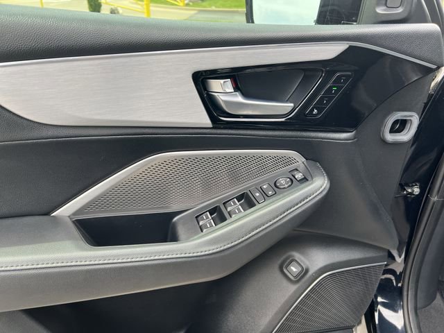 Used 2024 Acura MDX SH-AWD image 11