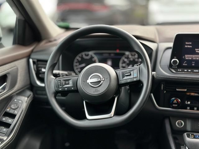Used 2022 Nissan Rogue SV AWD/4WD image 17
