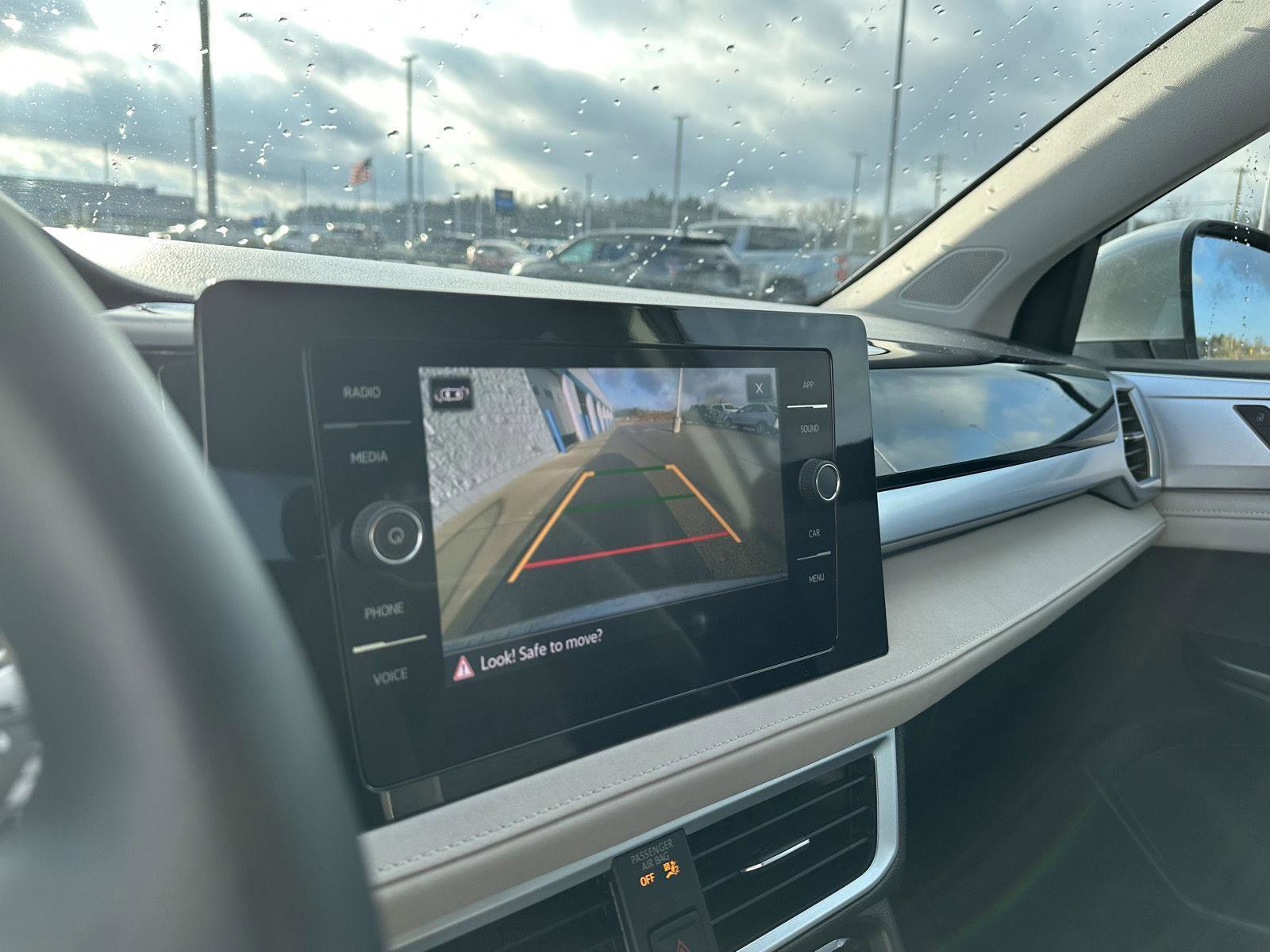 Used 2025 Volkswagen Taos SE AWD/4WD image 29