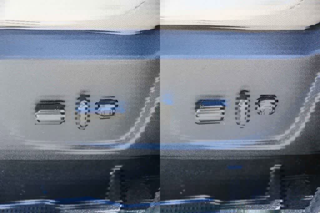 Used 2018 Ford Escape Titanium w/ Ford Safe & Smart Package image 21