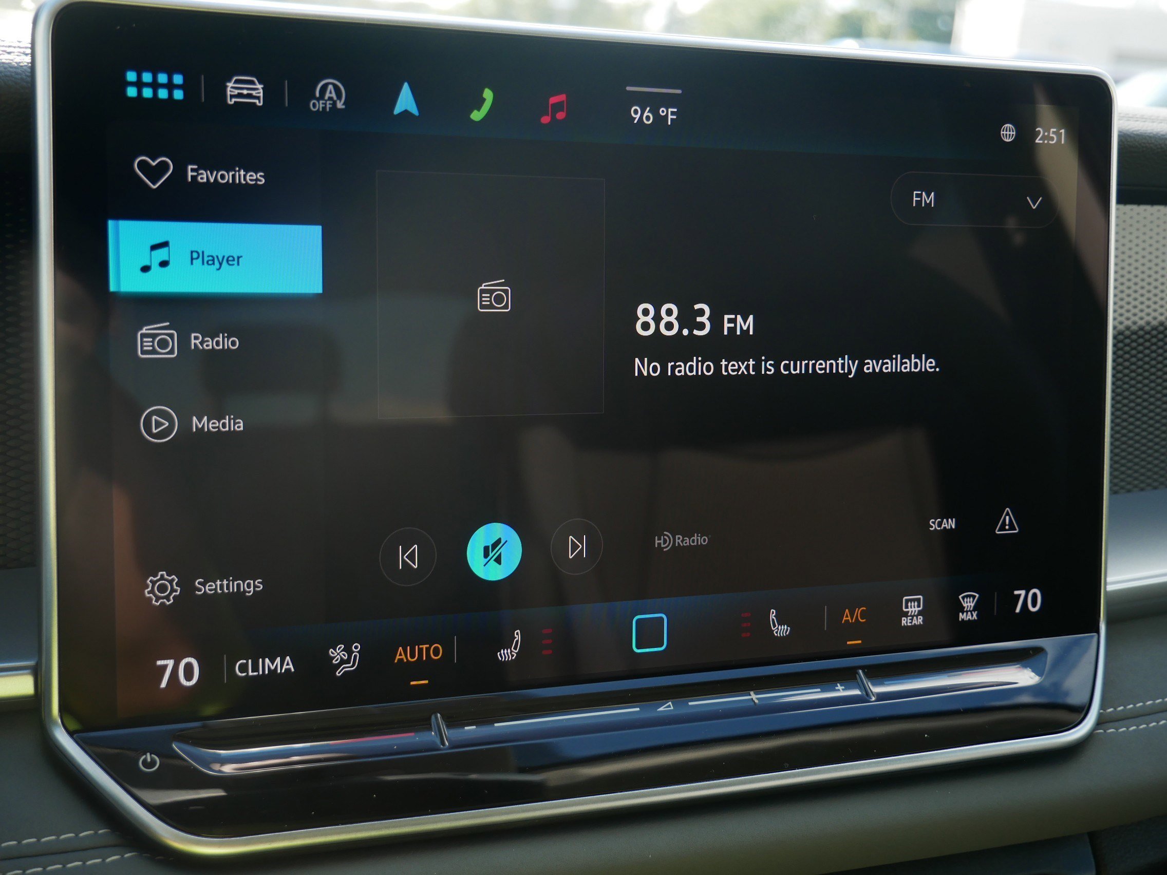 New 2025 Volkswagen Tiguan SE image 8