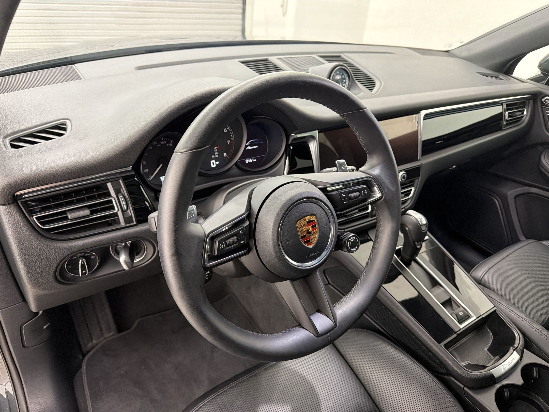 Used 2026 Porsche Macan AWD/4WD image 4
