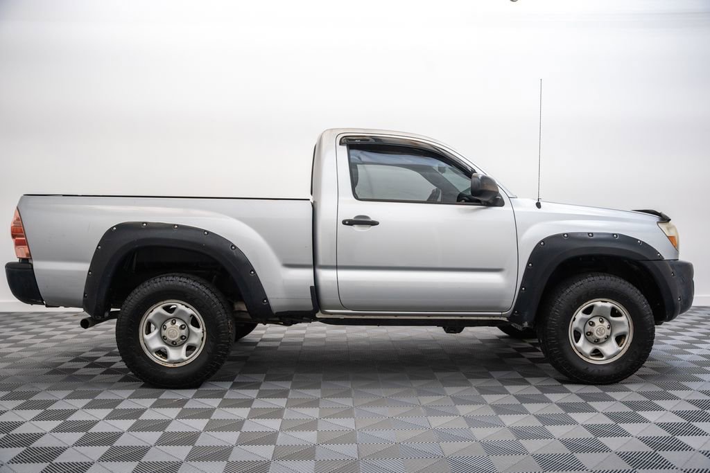 Used 2011 Toyota Tacoma 4x4 Regular Cab image 4