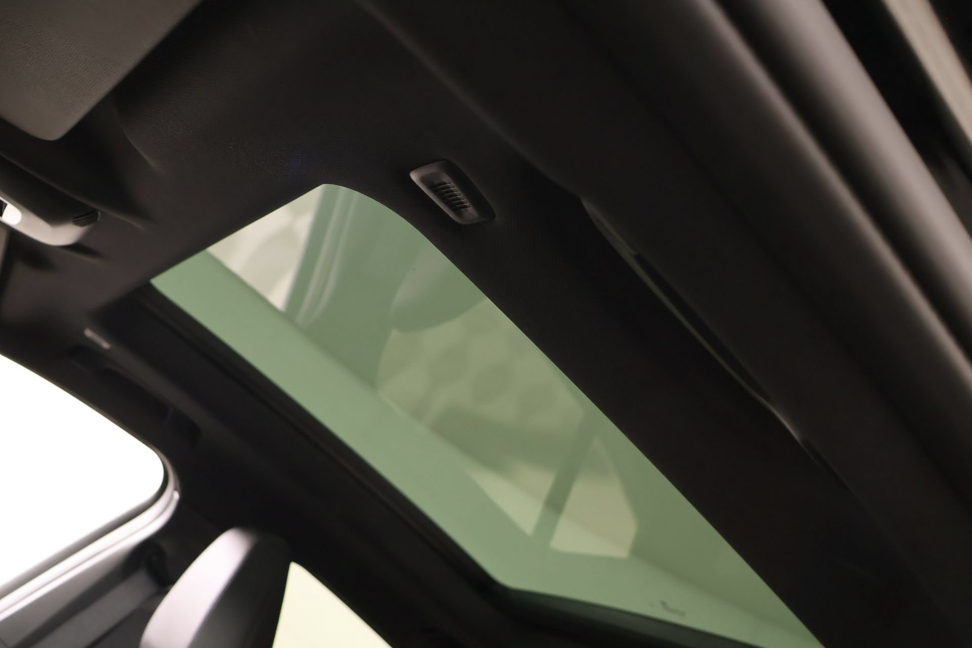 Used 2026 BMW X2 xDrive28i AWD/4WD image 15