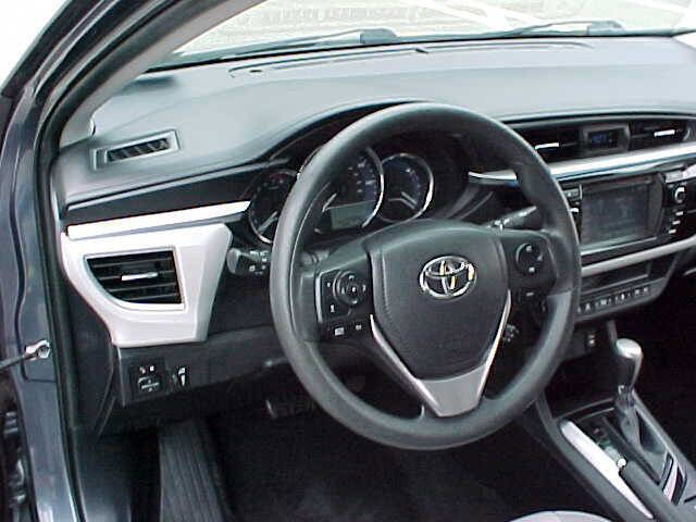 Used 2015 Toyota Corolla LE image 15