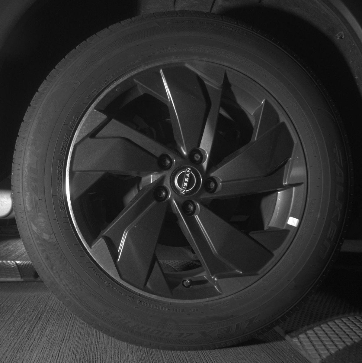 Used 2025 Nissan Rogue SV FWD image 15