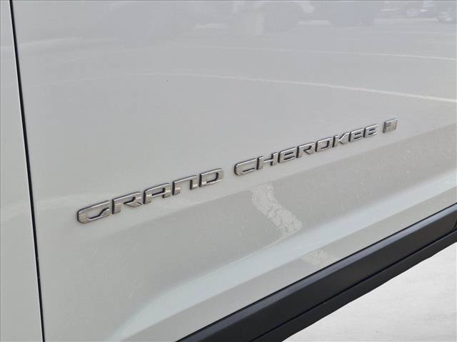 Used 2023 Jeep Grand Cherokee Laredo w/ Trailer Tow Prep Group (B) AWD/4WD image 29