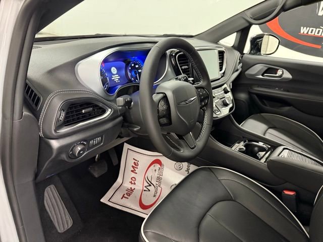 New 2026 Chrysler Pacifica Limited w/ S Appearance Package FWD image 13