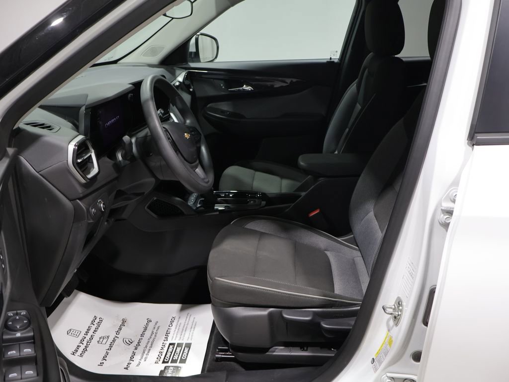 Used 2025 Chevrolet TrailBlazer LT AWD/4WD image 11