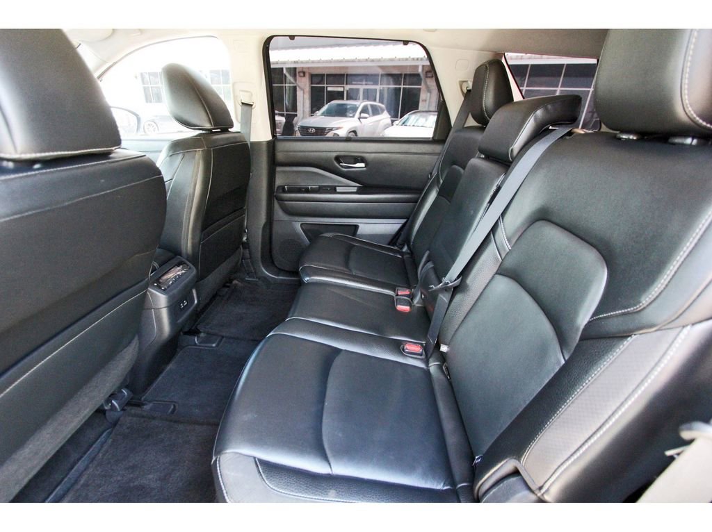 Used 2023 Nissan Pathfinder SL w/ Black Appearance Package image 14