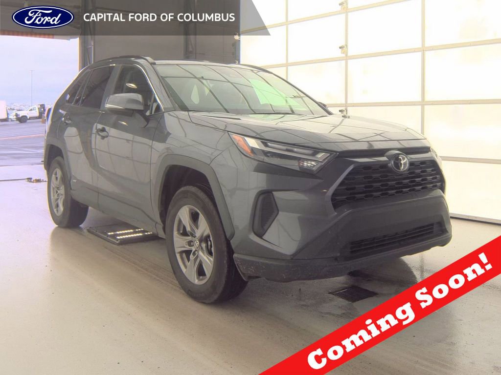 Used 2025 Toyota RAV4 XLE image 1