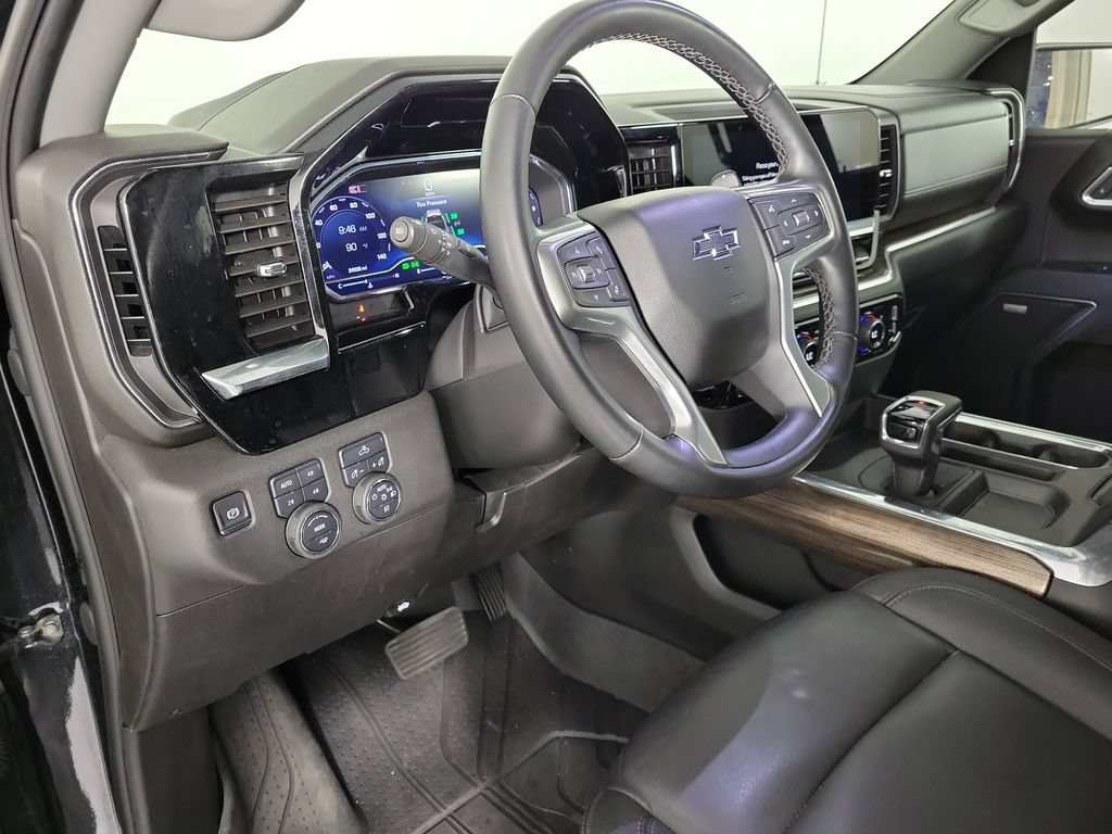 Used 2025 Chevrolet Silverado 1500 RST w/ Convenience Package II AWD/4WD image 16