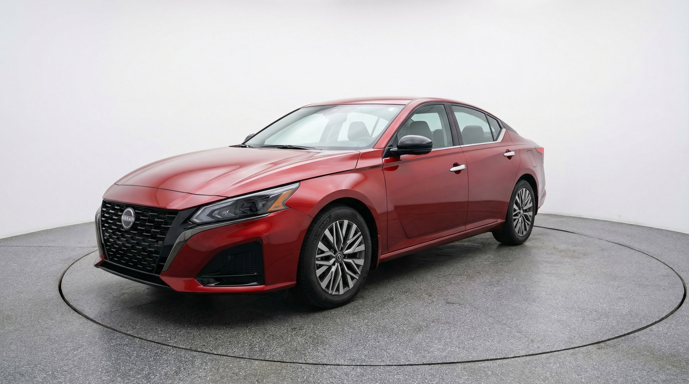Used 2025 Nissan Altima 2.5 SV FWD image 3