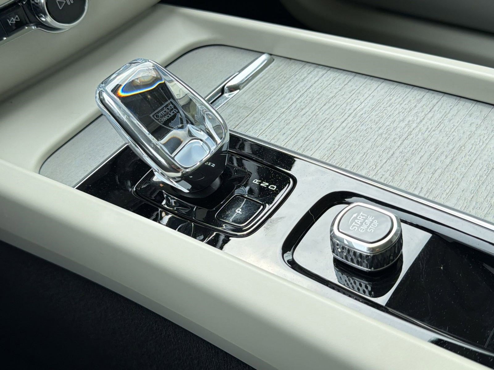 Certified 2024 Volvo XC60 B5 Ultimate image 18