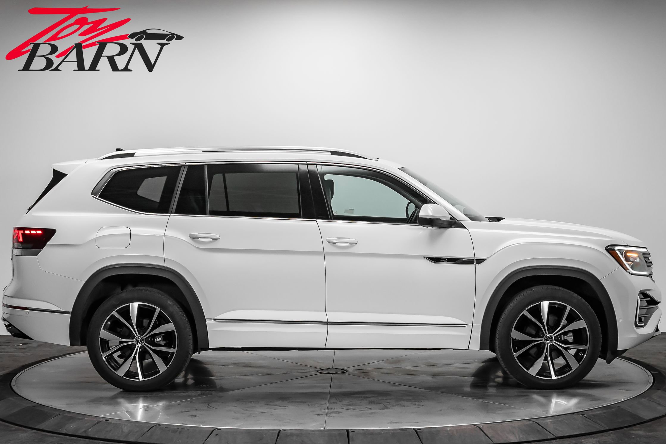 Used 2024 Volkswagen Atlas SEL Premium R-Line image 6