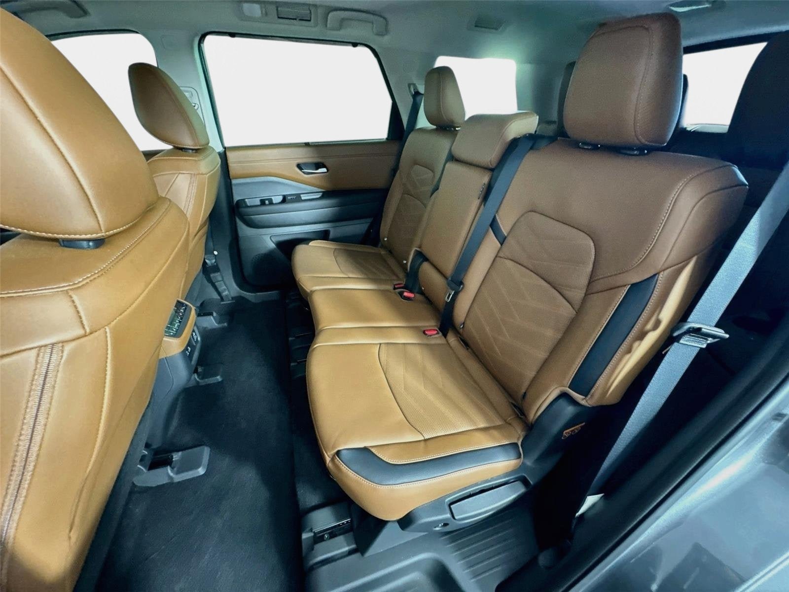 Certified 2025 Nissan Pathfinder Platinum w/ Cargo Package FWD image 23