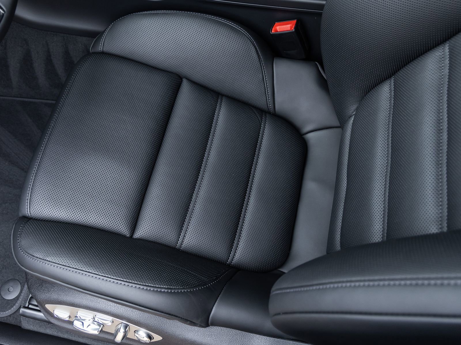New 2026 Porsche Macan GTS AWD/4WD image 29