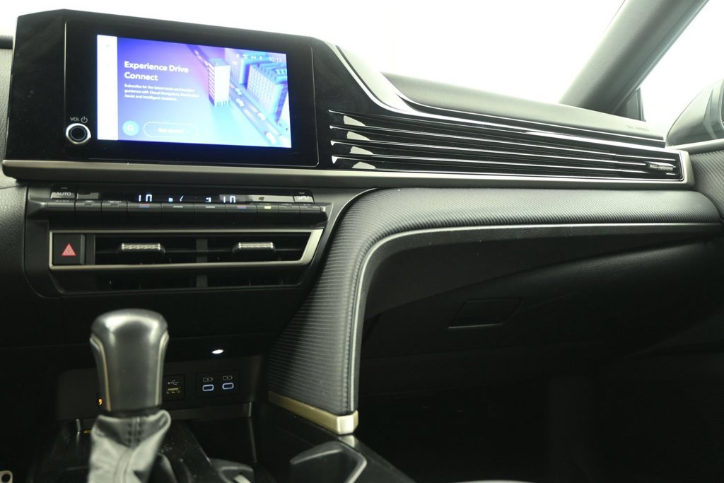 Used 2025 Toyota Camry SE FWD image 18