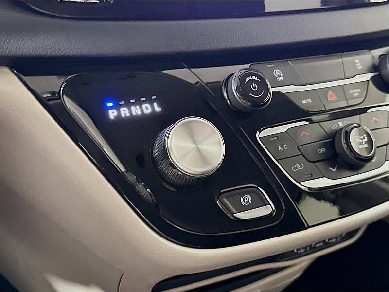 Used 2023 Chrysler Voyager LX image 17