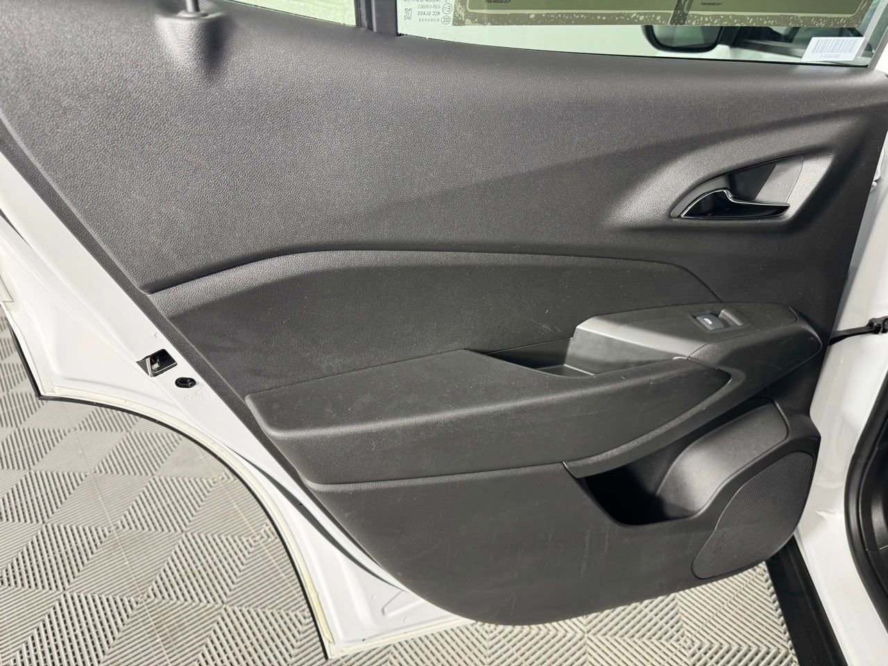 Used 2025 Chevrolet Trax LT w/ LT Convenience Package FWD image 28