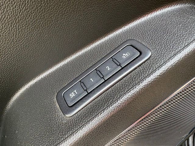 Used 2018 Chevrolet Suburban LT RWD image 27