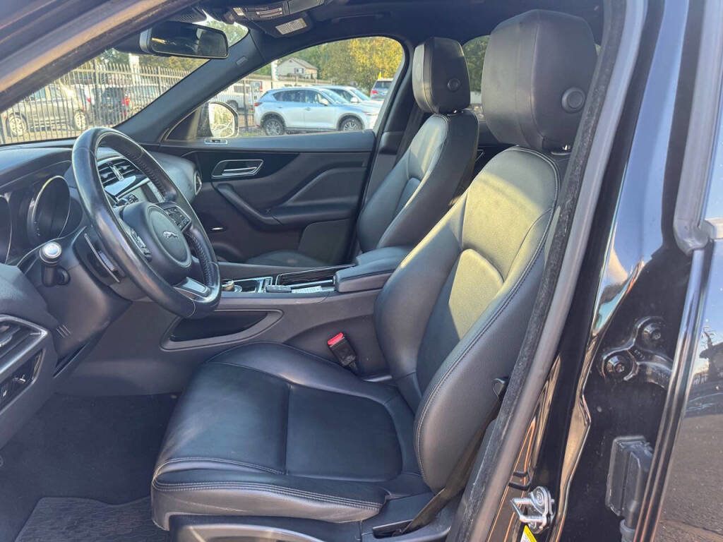 Used 2018 Jaguar F-PACE Premium image 3