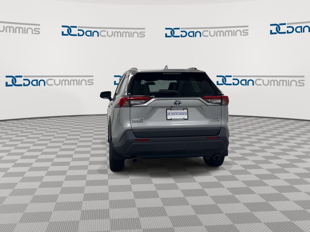 Used 2022 Toyota RAV4 XLE AWD/4WD image 7