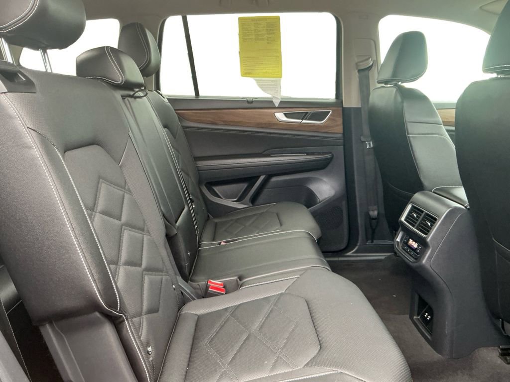 Used 2025 Volkswagen Atlas SE image 20