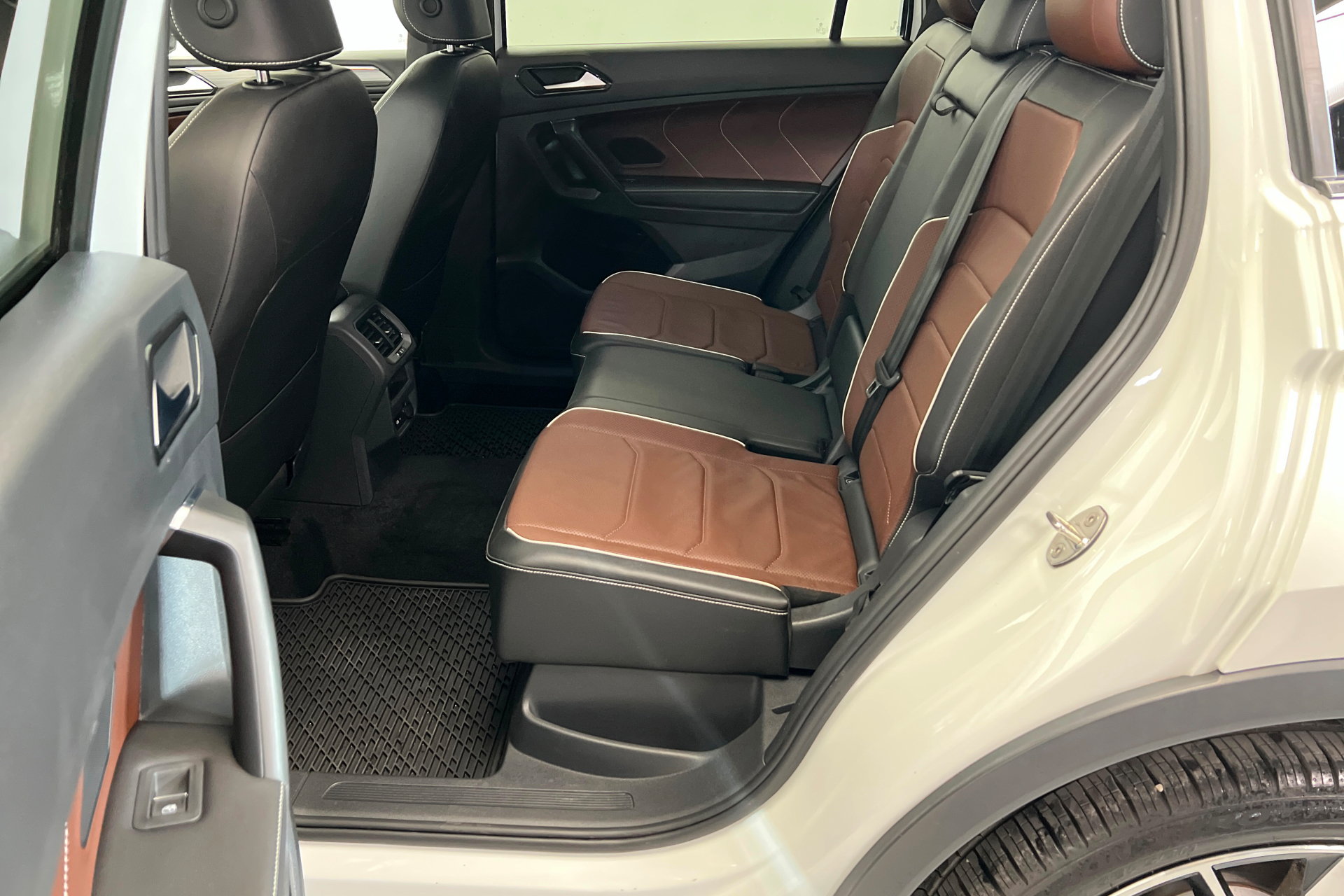 Used 2022 Volkswagen Tiguan SEL R-Line AWD/4WD image 21