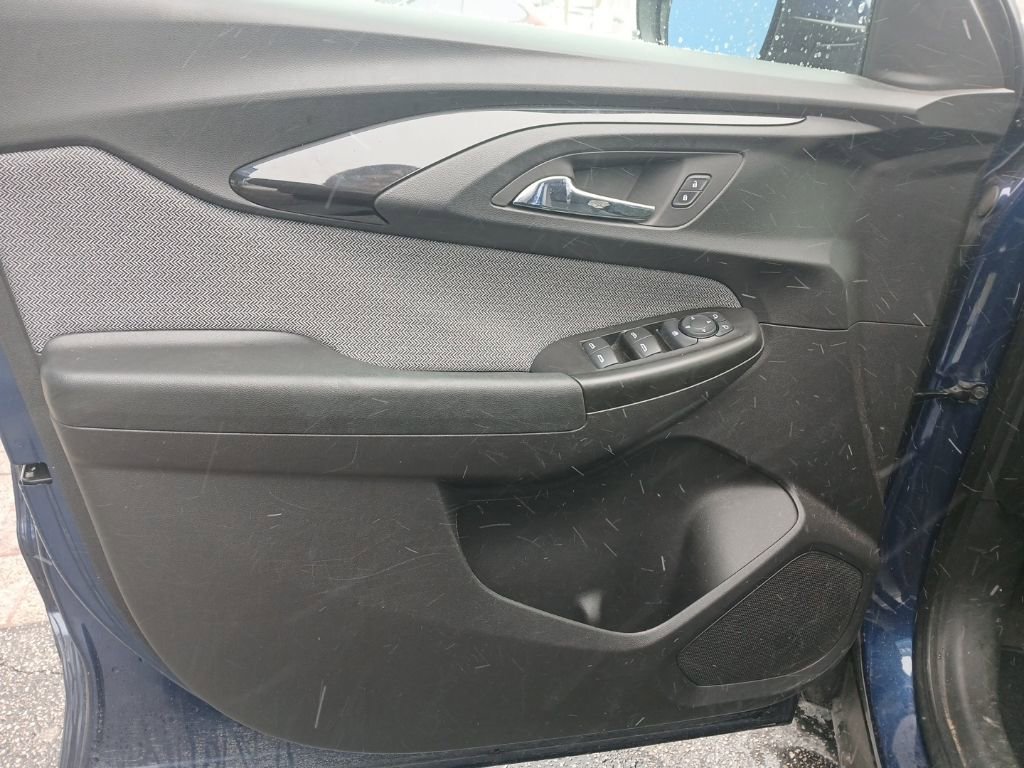 Used 2023 Chevrolet TrailBlazer LT w/ Convenience Package image 11