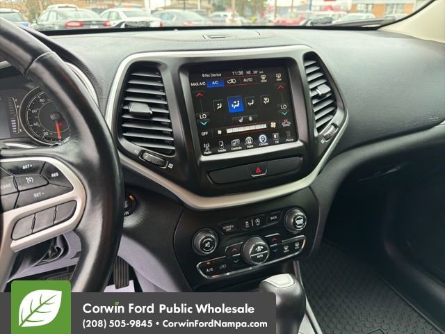 Used 2018 Jeep Cherokee Latitude Plus w/ Comfort/Convenience Group image 19