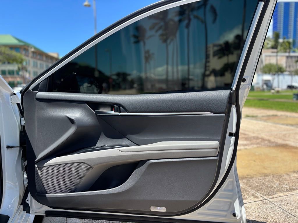 Used 2019 Toyota Camry L image 15