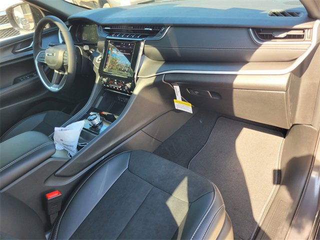 New 2025 Jeep Grand Cherokee Altitude image 17